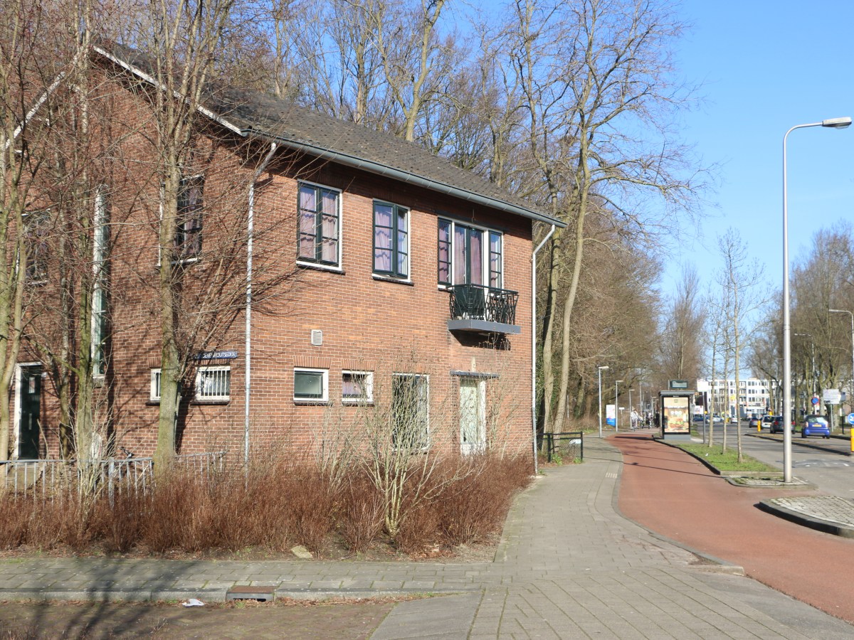 In bad voor een betere wereld. Badhuis Loevehoutsedijk / Anthonieplein&nbsp;Utrecht.