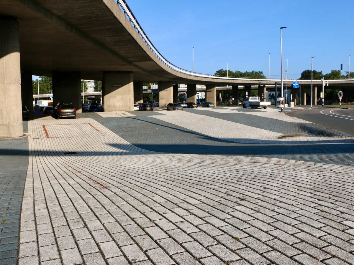 Blauwe Golven Arnhem. Artistiek Stockholmsyndroom aan de&nbsp;Rijn.