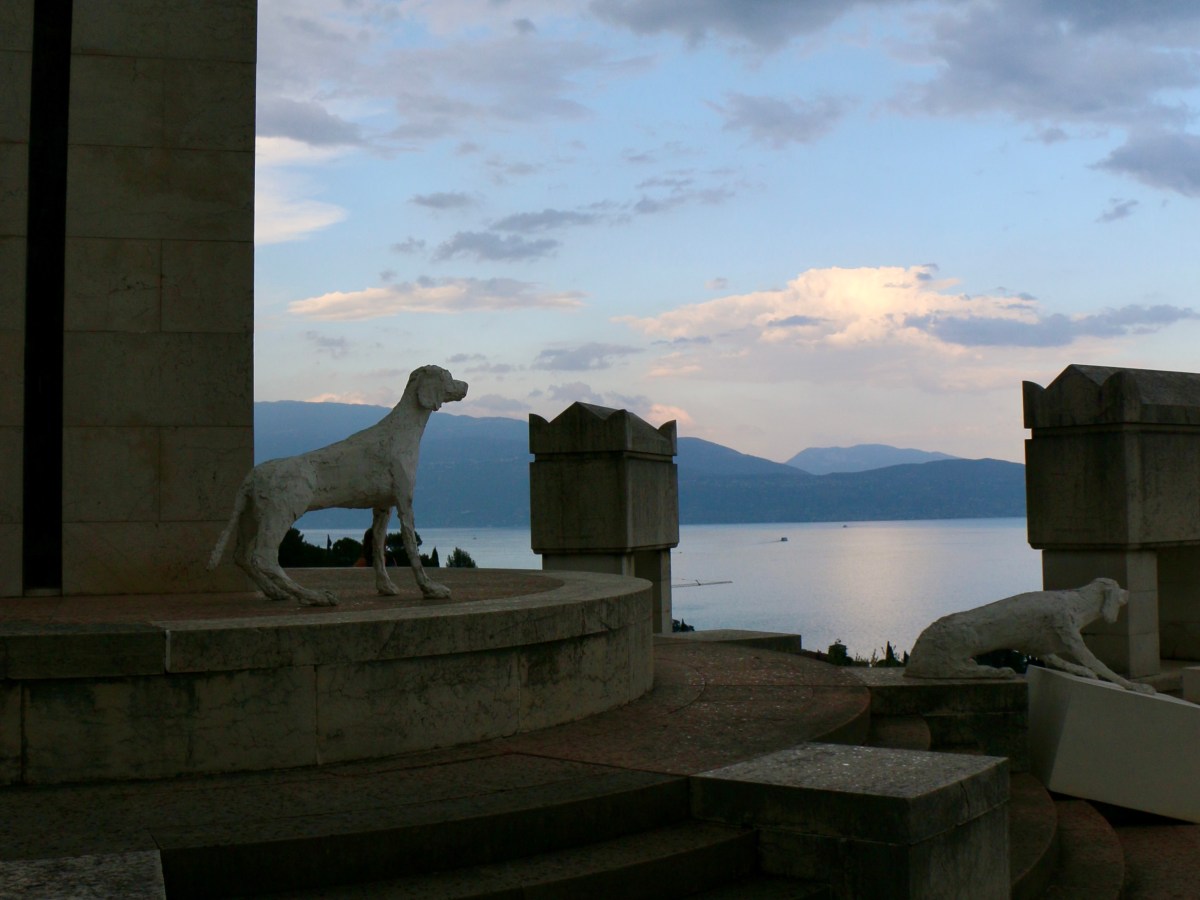 Het praalgraf van D’Annunzio.