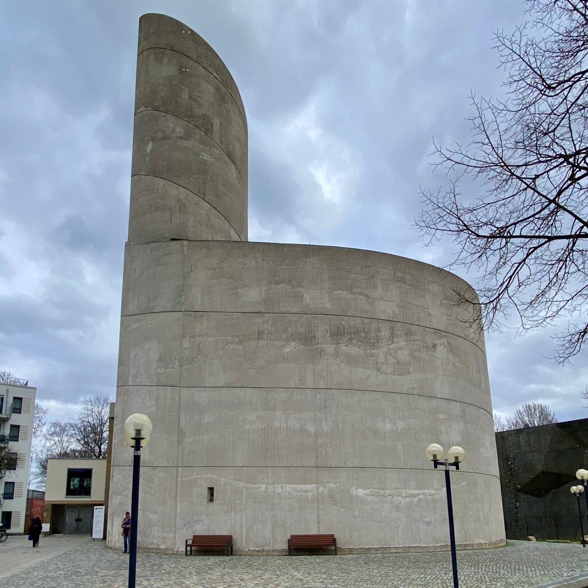 Die Klorolle. De betonnen WC-rol-kerk van&nbsp;Hamburg.