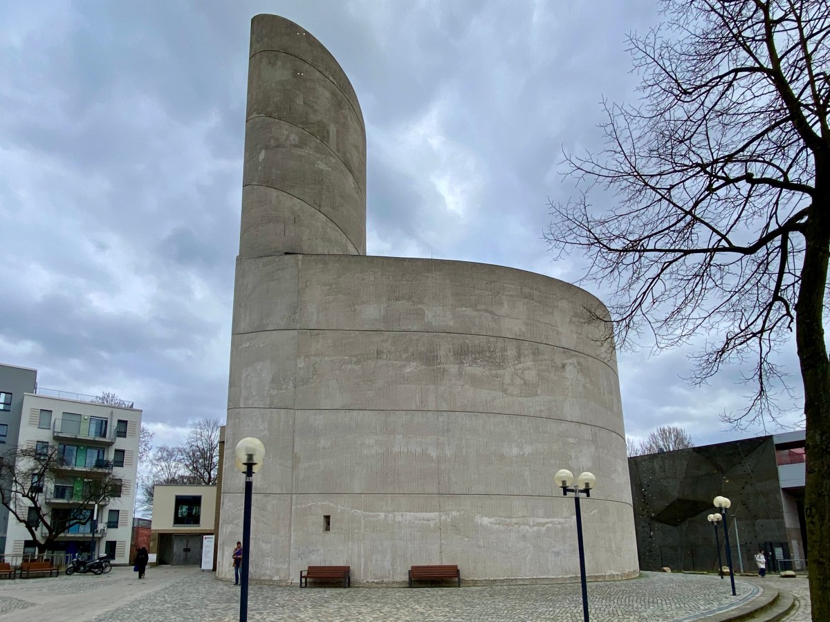 Die Klorolle. De betonnen WC-rol-kerk van&nbsp;Hamburg.